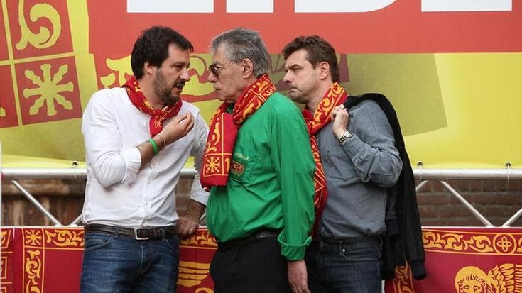 Il saluto di Salvini: “Ciao capo” ma tra segretario e Bossi da 13 anni era sceso il gelo