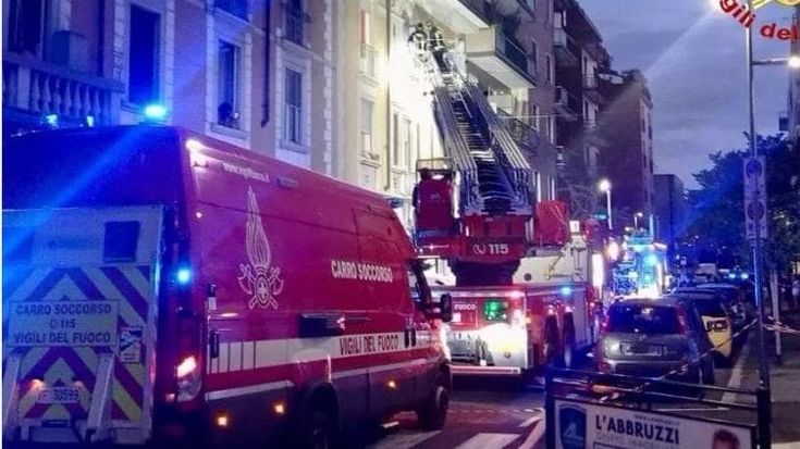 Ucciso a casa dell’amico e poi bruciato per coprire il delitto: l’incendio nella palazzina di Sesto