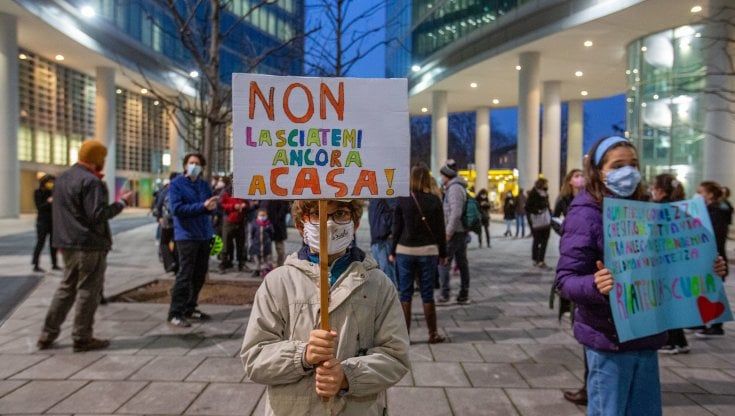 Monitoraggio, Speranza firma le ordinanze: la Lombardia evita il rosso, la Campania no. Veneto e Friuli Venezia Giulia arancioni