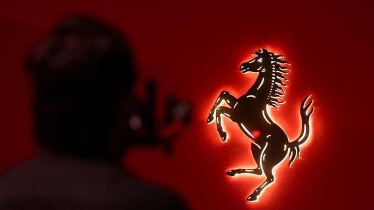 Ferrari sospende le consegne in Medio Oriente: la guerra frena il Cavallino