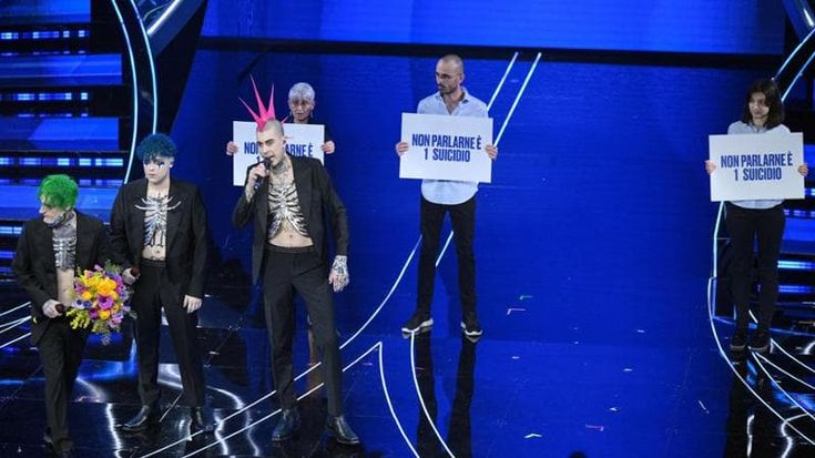 I La Sad portano sul palco dell’Ariston il tema del suicidio. “Fondamentale chiedere aiuto”