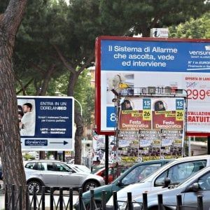 Roma, regolamento per i cartelloni pubblicitari: "Il piano è a rischio"