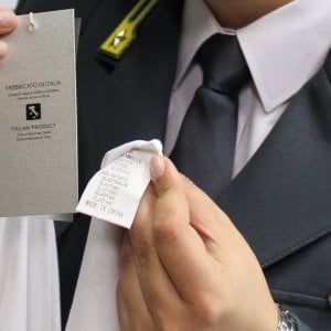 "Made in Italy", ma l'etichetta è cinese: sequestri e denunce fra Ravenna e Bologna