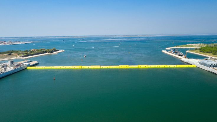 La laguna divisa dal mare. Ma per l'avvio del Mose sei paratoie restano su