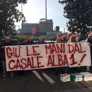 Tiburtino,  la protesta dei comitati: "Giù le mani da Casale Alba Uno"