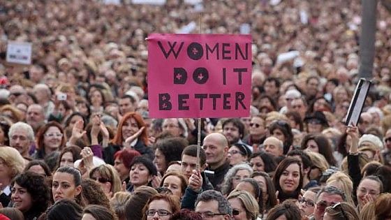 Donne, pi&ugrave; della met&agrave; senza reddito da lavoro. Ruoli chiave: un abisso il gap con gli uomini