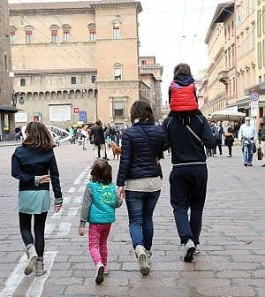 Giocattoli, cinema, parchi: crisi e calo delle nascite non frenano il baby business