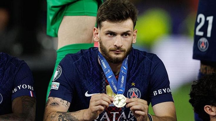 La nuova vetrina della Pasticceria Football