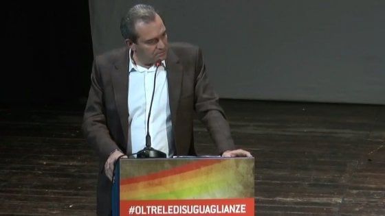 Convention a Roma per de Magistris che attacca il M5S: "Responsabile del boom di Salvini"