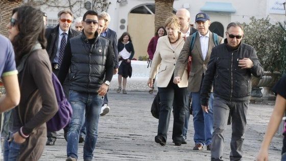 Angela Merkel prepara le vacanze a Ischia