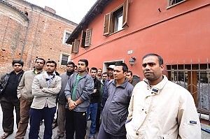 I 130 bengalesi di Carmagnola<br />"Ingannati con un lavoro fantasma"