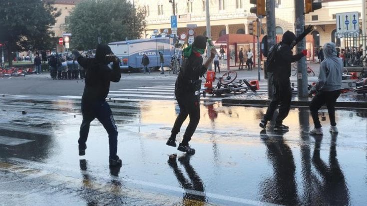 Il sabato ad alta tensione di Bologna: “Tre cortei, diremo dove solo all’ultimo”