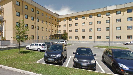 Varese, turista  coreana precipita dalla finestra dell'hotel: fermato il marito