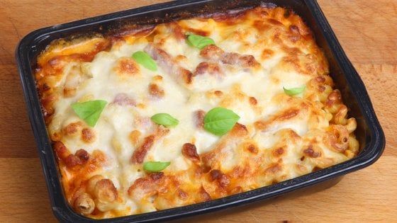 Addio ai fornelli, gli italiani non hanno più voglia di cucinare