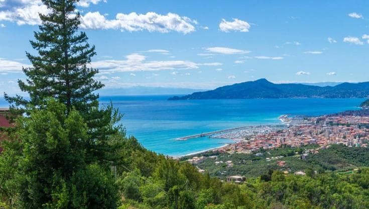 Chiavari su Forbes: “Bella e accessibile”