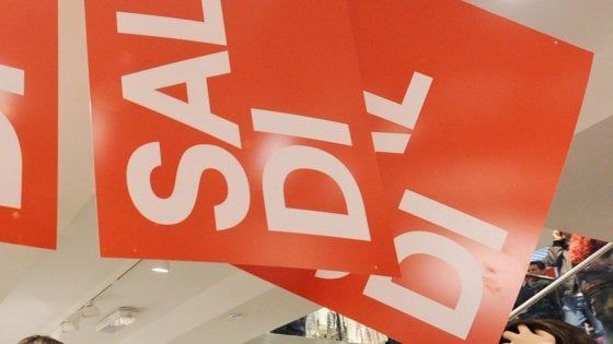 Emilia-Romagna, posticipato a sabato 1 agosto l'inizio dei saldi estivi