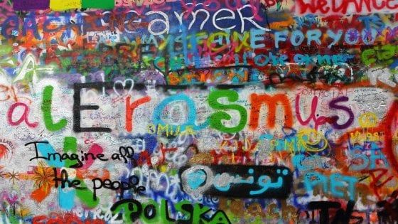 Erasmus, "Studiamo, beviamo, ci innamoriamo": gli studenti italiani raccontano la loro esperienza