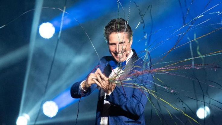 Illusionisti e robot umani, al teatro Manzoni i numeri spettacolari dei maghi dal mondo