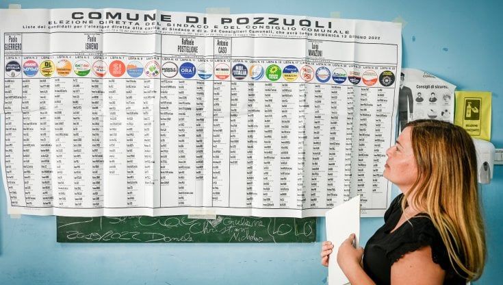 Pozzuoli, ma l'ex sindaco Figliolia, sotto inchiesta, è il più votato in consiglio comunale
