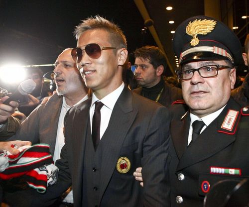 Milan, Honda sbarca a Malpensa<br />Tifosi (e giapponesi) in delirio