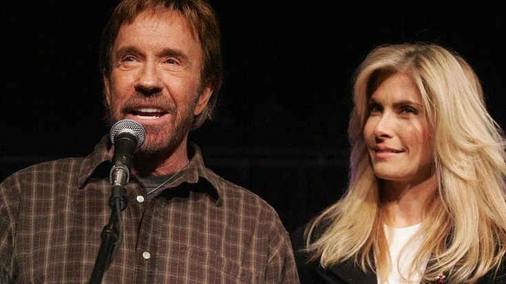Chuck Norris, la famiglia: due mogli e cinque figli, di cui una nata da una relazione clandestina