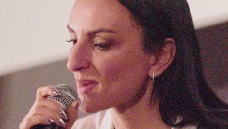 Arisa incanta la Spagna con la canzone di "Il ragazzo dai pantaloni rosa"