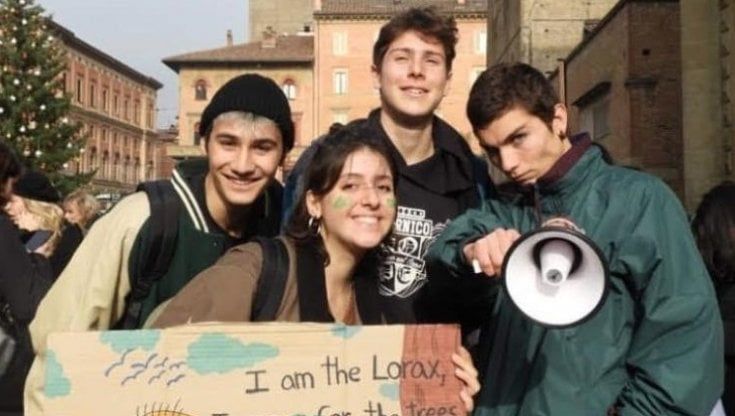 Scuola, Bologna, con la vendita degli annuari del liceo fanno crescere una foresta
