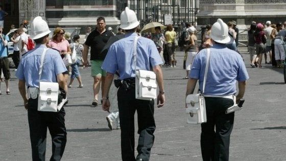 Firenze, ruba bici nel cortile degli uffici della municipale: preso 
