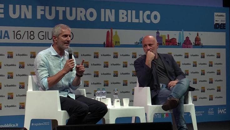 RepIdee 2022, Carofiglio: "Come difendersi dall'imbroglio dei populisti". Dalla parabola di Loch Ness alla 'tecnica del panino'"
