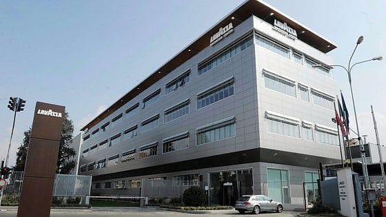 Lavazza, "bonus bebé" ai dipendenti: premio di 250 euro a chi fa un figlio o lo adotta