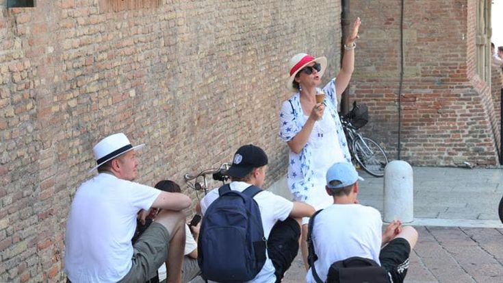 Turisti a Bologna, picco la notte di Ferragosto. “Migliorate le presenze dell’anno scorso”