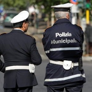 Ostia, moto travolge bici: grave il ciclista