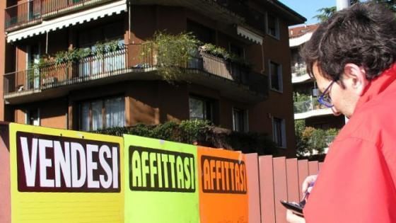 Istat, scendono i prezzi delle case. Codacons: "Colpa del calo-mutui"