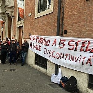 Roma, emergenza abitativa, la protesta sotto l'assessorato