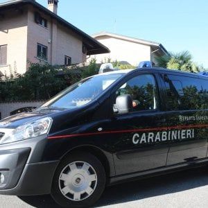 Appostamenti sotto casa e poi l'aggressione con un coltello: Reggio Emilia, denunciata una stalker