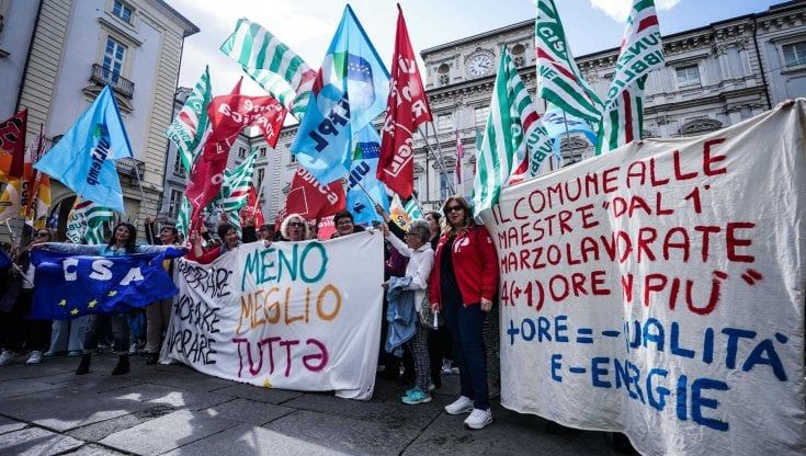 Precari e maestre contro il Comune di Torino: “Dovete assumere”