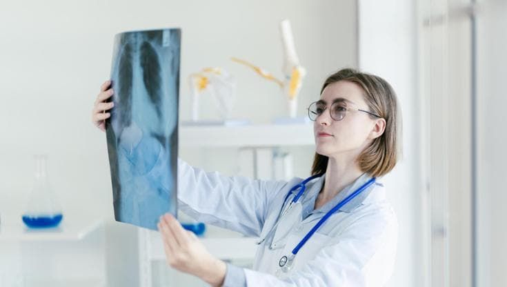 Intelligenza artificiale, una rivoluzione in medicina. Ma è necessario colmare il gender gap