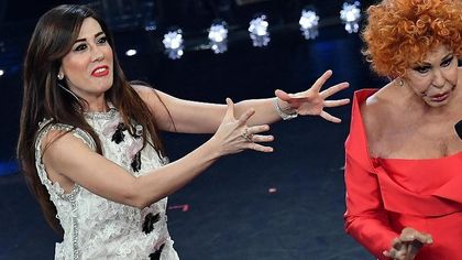 Sanremo, show con Vanoni, si balla con Tozzi e Raf. E Serena Rossi. 