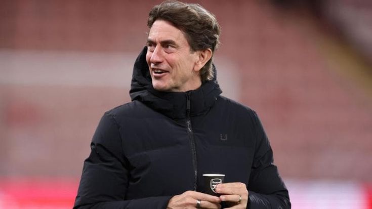 Frank, che gaffe: beve dalla tazzina dell’Arsenal e fa infuriare i tifosi del Tottenham