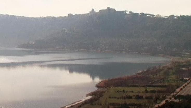 Preparativi a Castel Gandolfo per l'arrivo di Ratzinger