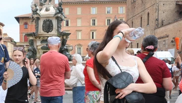 Bologna nel 2050? Meno under 14 e molti più over 65. E gran caldo: notti tropicali, ondate di calore