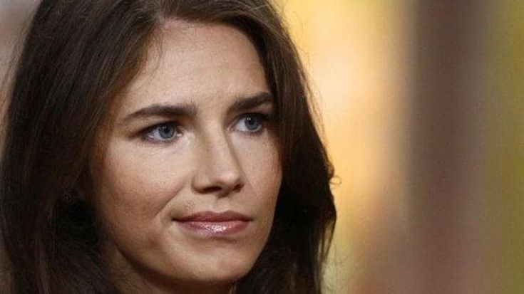 Al via in Umbria le riprese della serie di Amanda Knox sul delitto di Perugia ma si scatenano le polemiche: “Continua a speculare sul dolore”