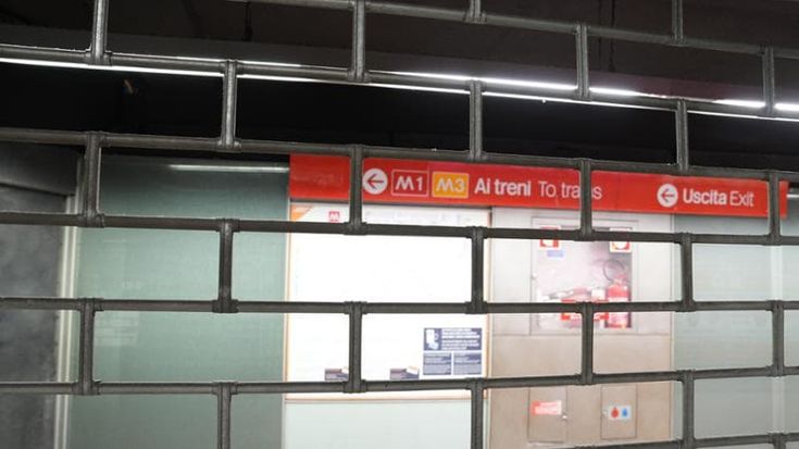 Sciopero dei trasporti, a Milano adesione altissima: e 120 dipendenti Atm in malattia per protesta. Triplicate le chiamate ai taxi, centinaia gli ingorghi