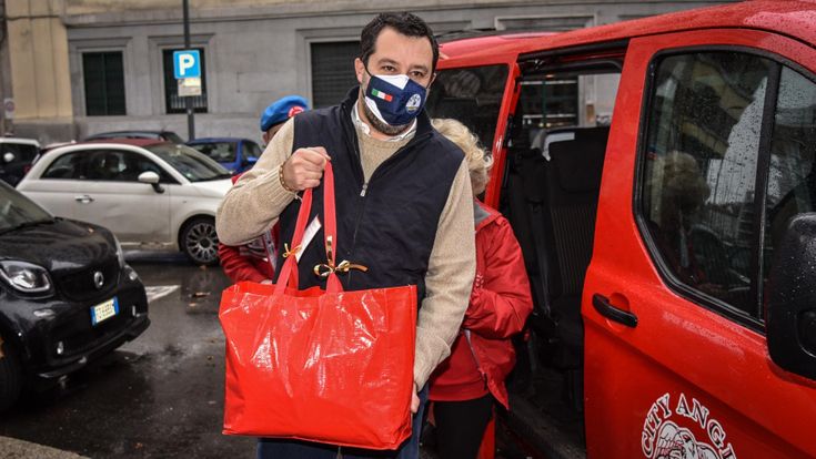 I regali della discordia nel Natale di Salvini