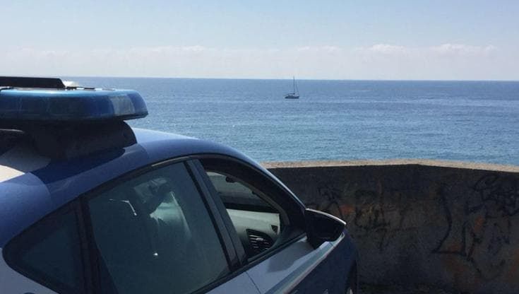 Rapina in spiaggia a Savona, due arresti