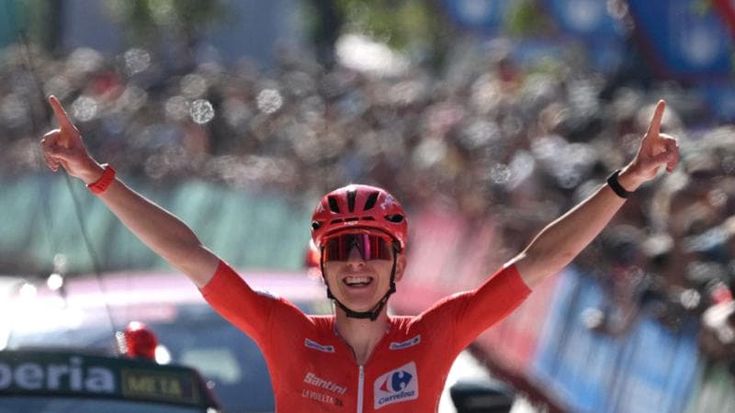 Pogacar corre da solo per metà tappa, domina Andorra e ipoteca la Vuelta: “Speravo di sopravvivere”