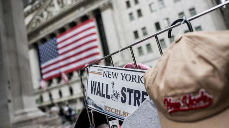 Borse incerte, vendite sul Nasdaq. E l’oro torna sotto i 4mila dollari