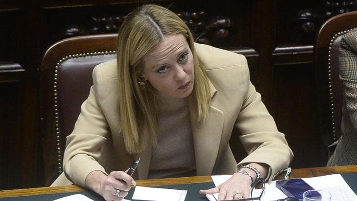 Reddito della premier: 180mila euro lordi. Schlein a quota 98