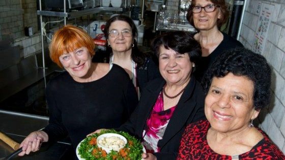 Nonne di tutto il mondo unitevi: nella trattoria di New York diventerete delle star