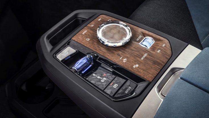Vent'anni di iDrive: ecco la nuova generazione della "rotella" Bmw che ha cambiato l'auto